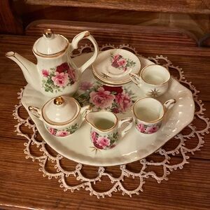 Child’s tea set.